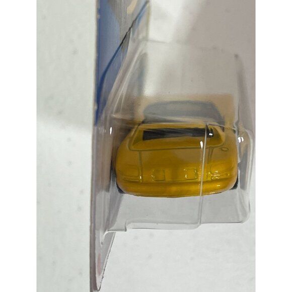 Hot Wheels ’92 Dodge Viper RT/10 – HW Exotics 6/10 Yellow Diecast Car NOC 1:64 - Picture 4 of 6
